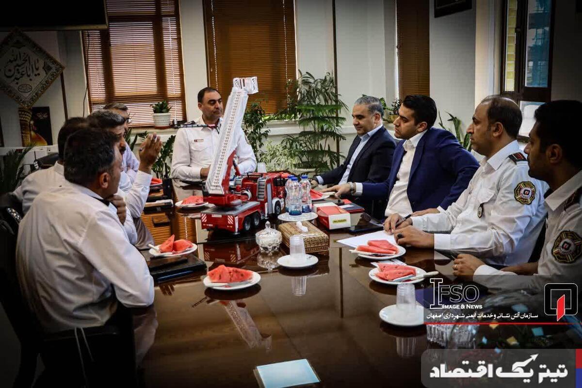 بازدید مدیران شرکت راهدار صنعت ماشین از سازمان آتشنشانی اصفهان