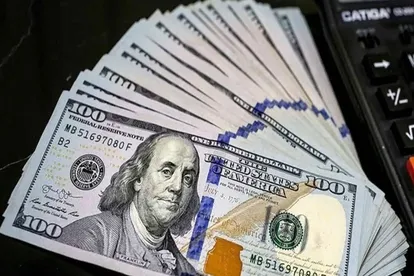 دلار روی لبه ۱۹۰ هزار تومان؛ شنبه جهش می‌کند یا عقب می‌نشیند؟