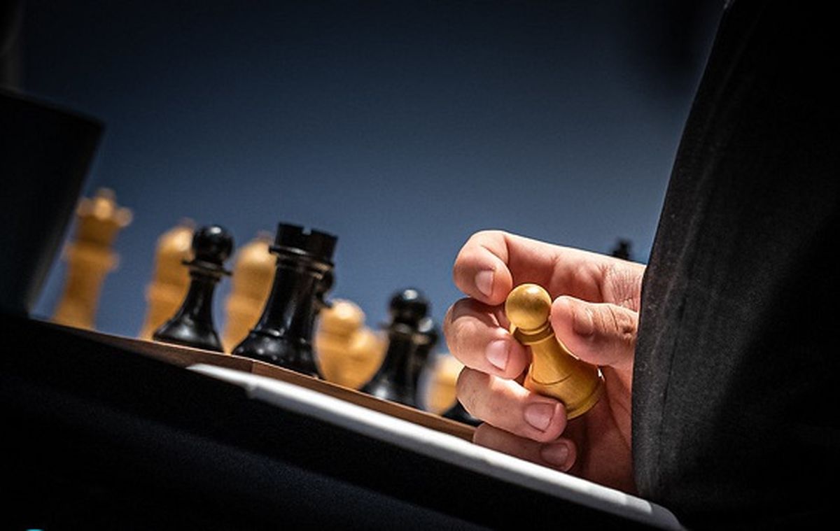 ساعت آنالوگ، باعث شکست مرد شماره یک شطرنج شد
